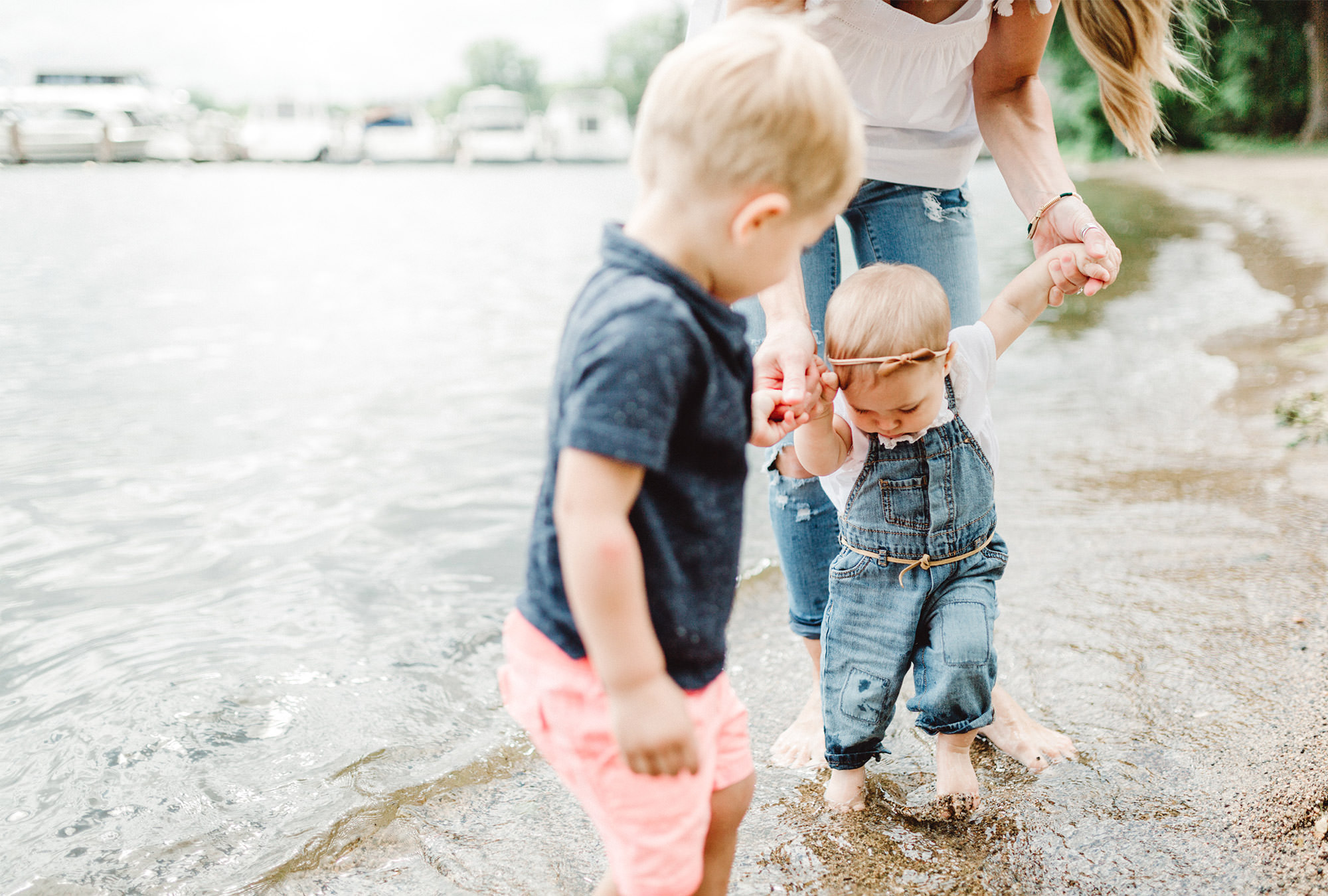 https://cdn.milkbooks.com/media/17850/how-to-organize-a-family-photo-book-2.jpg