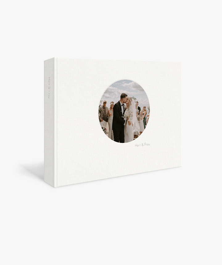 Produktbild für großes Premium-Fotobuch im Querformat.